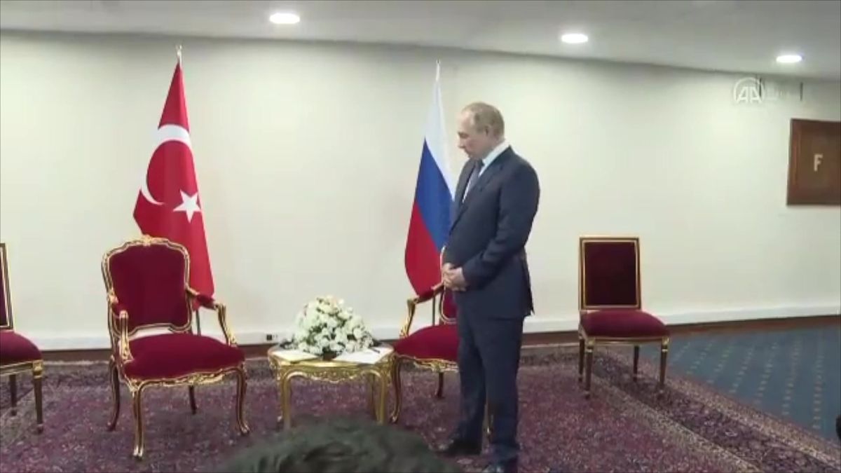 Erdogan zesměšnil Putina. Šéf Kremlu ale nechával státníky čekat mnohem déle